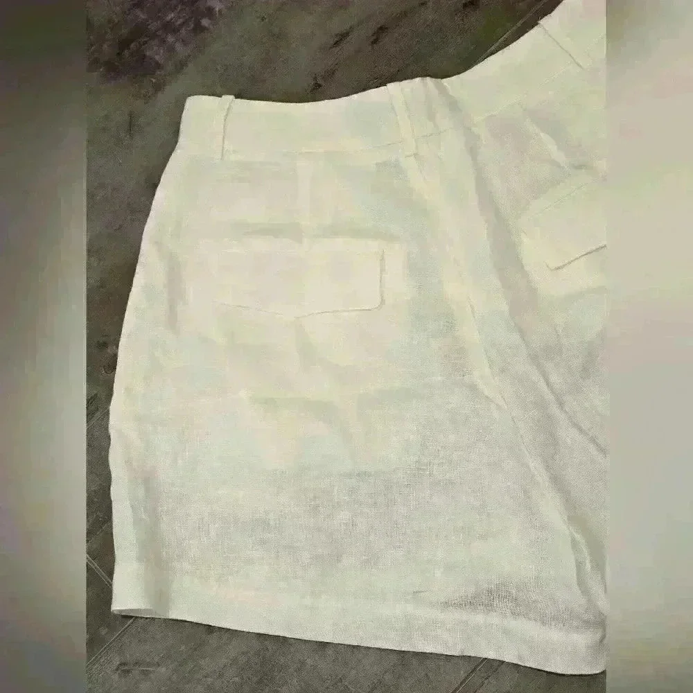 Choosy White Short